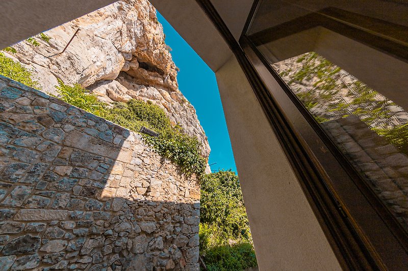Oberer Eingang mit Blick zum Rocca