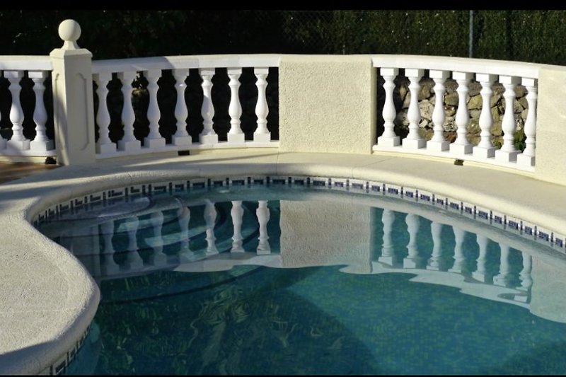 Römische Treppe im Pool