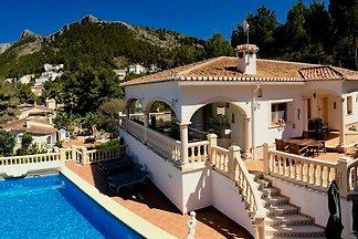 Villa mit viel Platz und Riesenpool