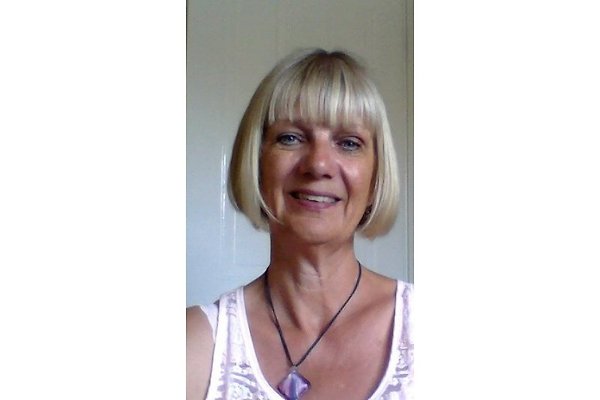 Frau L. COOPER Frau L. COOPER