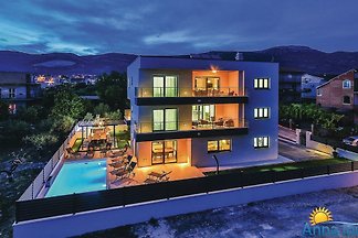 Ferienvilla mit Pool Blue Dream