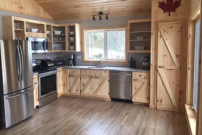 Dean Lake Chalet (nieuw gebouw!)