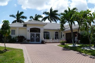 FLORIDAHAUS VILLA SUSI am Wasser