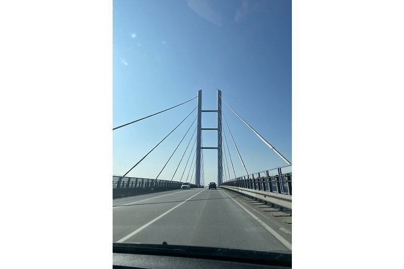 Die Rügenbrücke .
