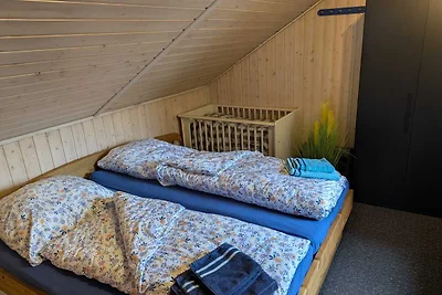 Casa de vacaciones escandinava junto al lago