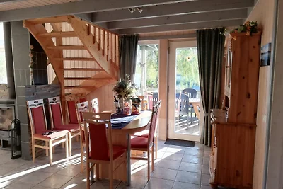 Casa de vacaciones escandinava junto al lago