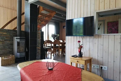 Casa de vacaciones escandinava junto al lago