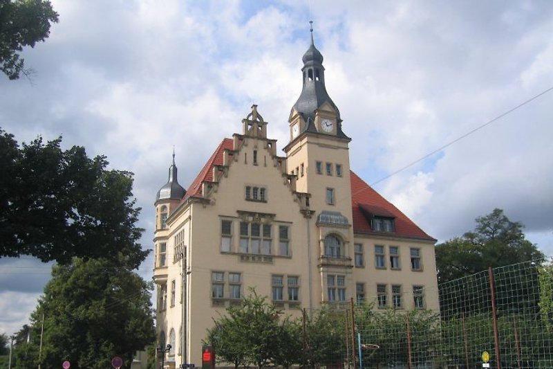 Mit Blick auf das historische Rathaus