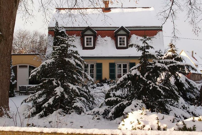 Die Alte Schule im Winterkleid
