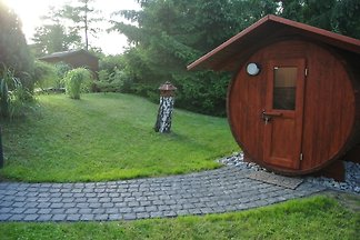 Ferienhaus am See mit Saunafass