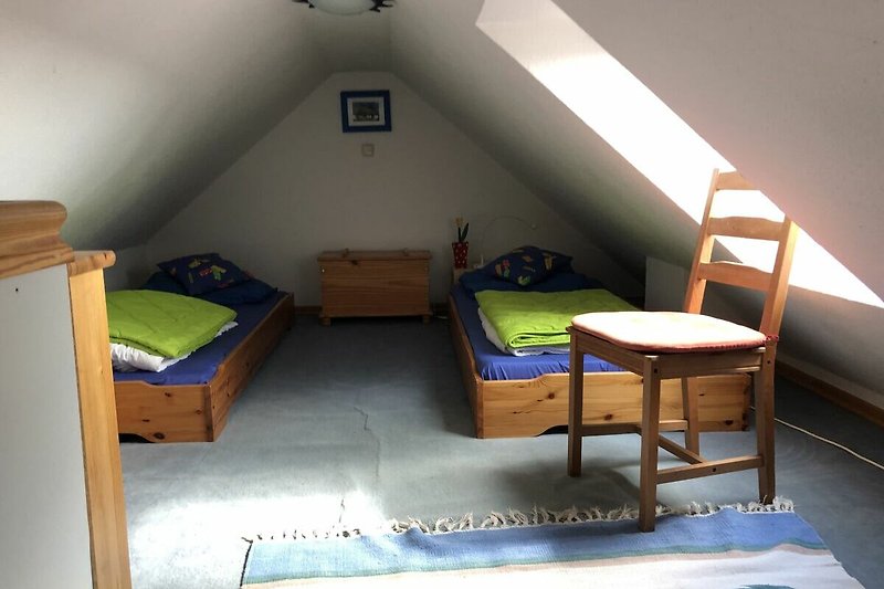 Empore mit 2 normal großen Betten (100 x 200cm)