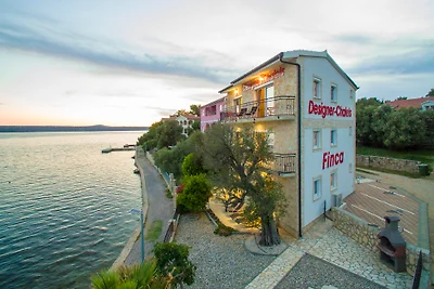 Design-Finca Apartment mit Garten