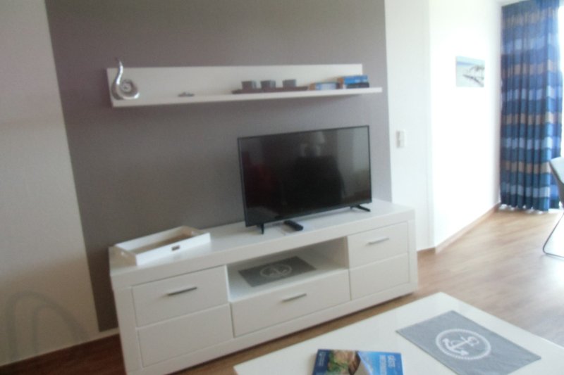 Fernseher im Wohn sowie im Schlafzimmer