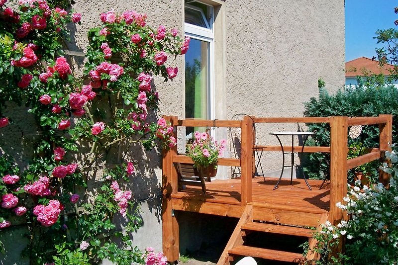 Terrasse mit Gartenzugang