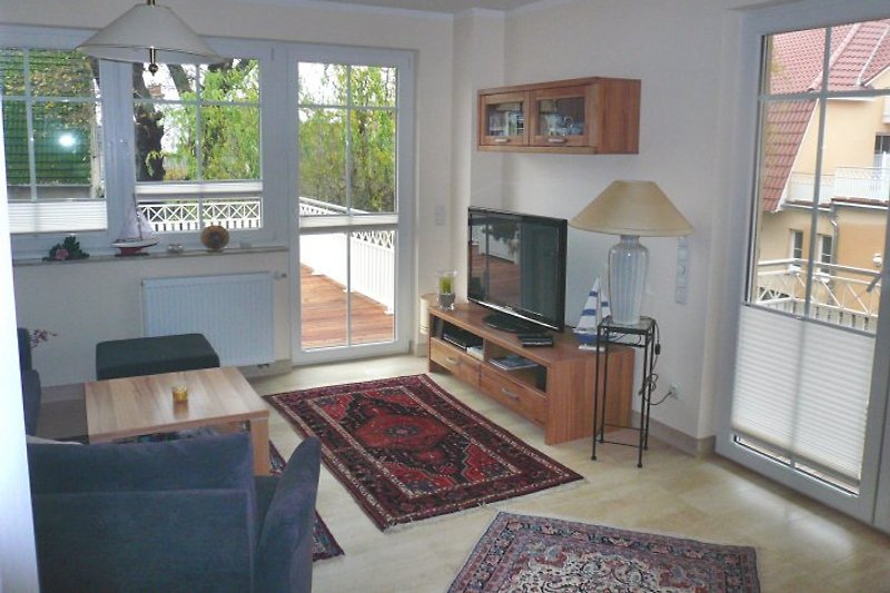 Seating area and wall unit with large 102 cm flat screen TV (FullHD). Stereo system with DVD player, radio and CD player.