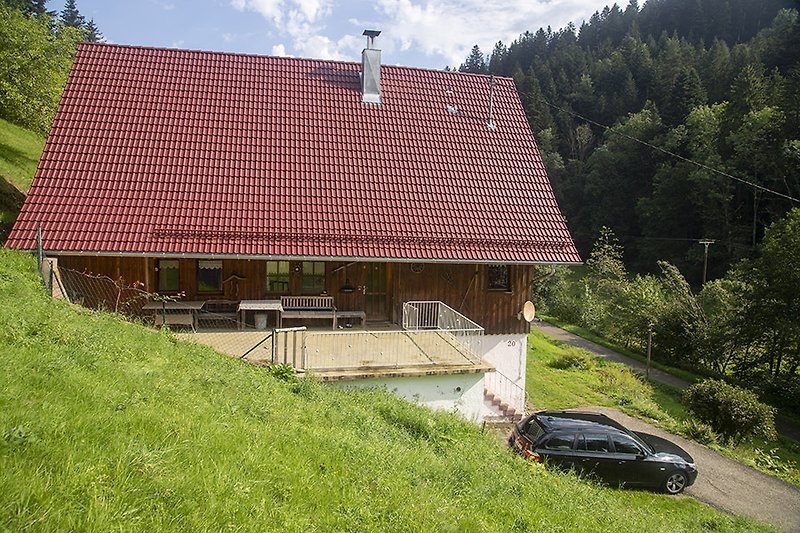 Gemütliches Ferienhaus mit malerischem Blick auf die ländliche Landschaft.