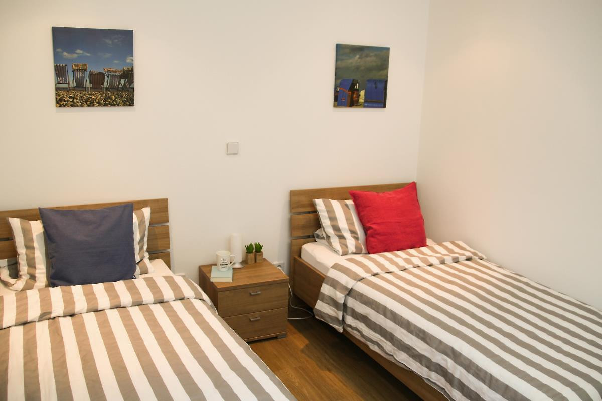 PIER 22 in Greetsiel - Firma Wunderschöne Ferien , Frau A. Schulz