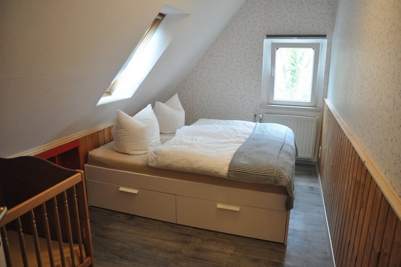 Schlafzimmer 2 - 160 cm Doppelbett / Aufbettung möglich